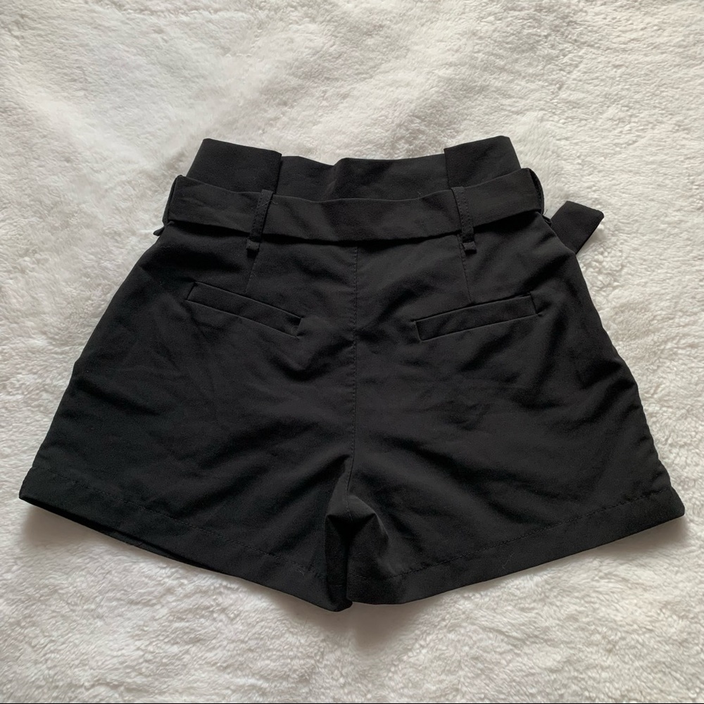 Boohoo High Waisted Black Shorts - Picture 2 of 3